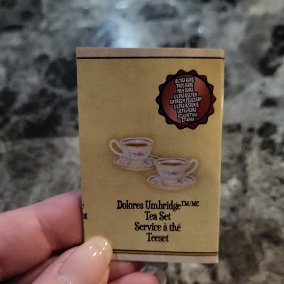 Miniverse Make It Mini Harry Potter Dolores Umbridge Tea Set - Picture 3 of 6